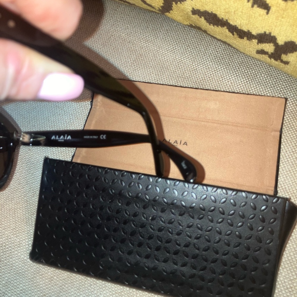 ALAIA Cat Eye Sunglasses - Picture 4 of 10